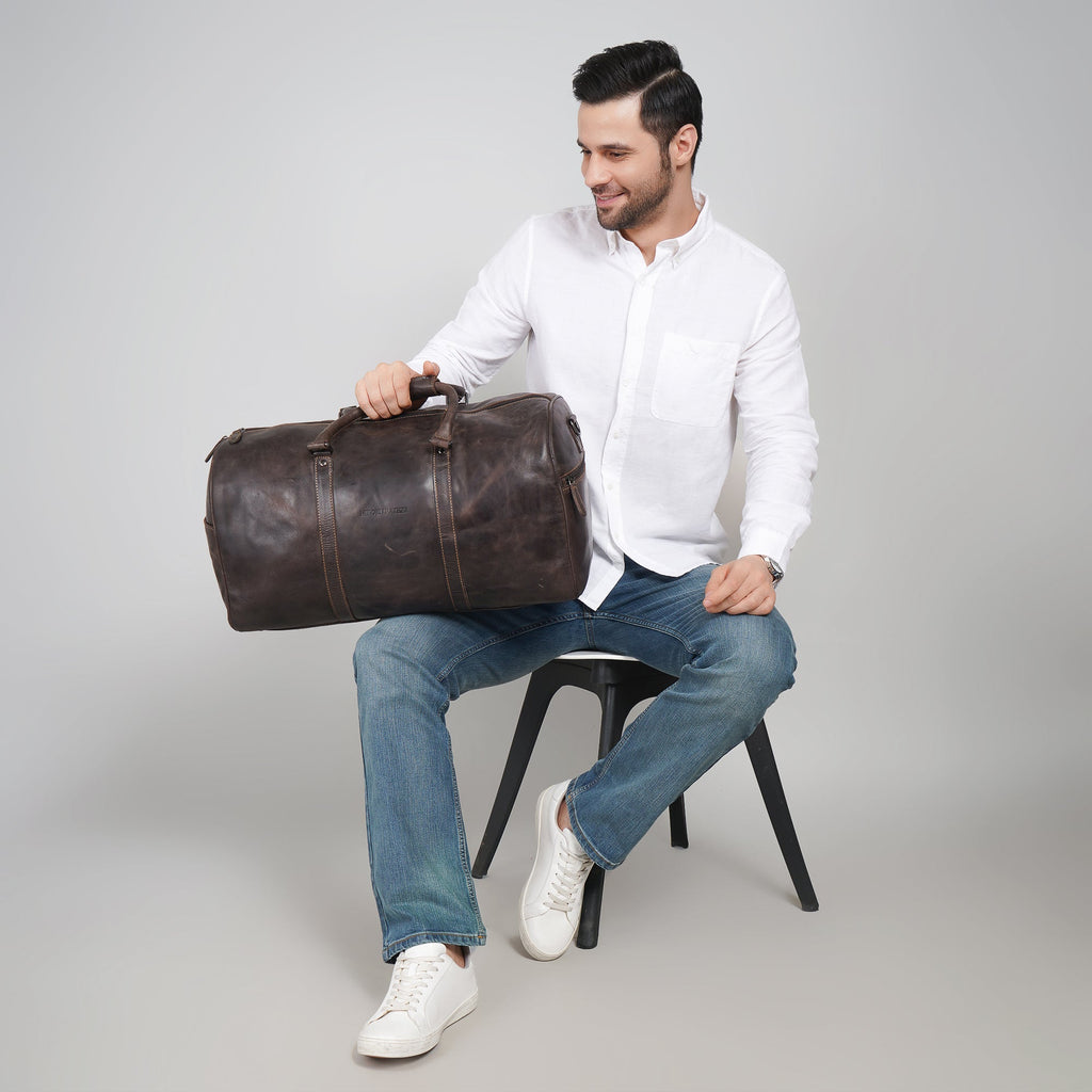 Minori Leather Jackson leather weekender duffle bag with sturdy handles and spacious interior, perfect for travel and weekend trips.